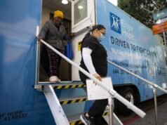 Uma clínica móvel leva mamografias para mulheres que não moram em Skid Row