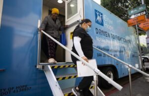 Uma clínica móvel leva mamografias para mulheres que não moram em Skid Row