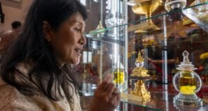 No templo budista Rosemead, relíquias inspiram fé