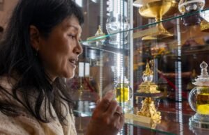 No templo budista Rosemead, relíquias inspiram fé