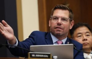 Swalwell acusou Trump de tentar influenciar a corrida para governador da Califórnia em arquivos anteriores do FBI