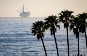 A administração Trump ordenou a retomada da perfuração de petróleo na costa da Califórnia