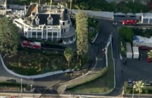 Uma atração popular de Los Angeles, o Magic Castle foi reaberto após um incêndio no telhado