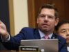 Swalwell está enfrentando uma pressão bidirecional para despejá-lo de casa