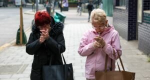 A Alemanha aprovou um subsídio de 1.000 euros aos trabalhadores para reduzir o impacto da guerra no Irão, que será financiado por mais impostos sobre os cigarros.