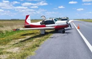 Acidente de avião na rodovia Puebla: serviços de emergência estão no local