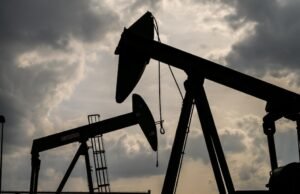 Os preços do petróleo caíram mais de 15%, para 100 dólares por barril, após o cessar-fogo no Médio Oriente.