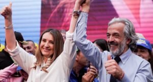 Eliminar sinais de telemóvel nas prisões, promover o ‘fracking’ e usar milhões para comprar medicamentos: Paloma Valencia e Juan Daniel Oviedo apresentaram o plano do governo.