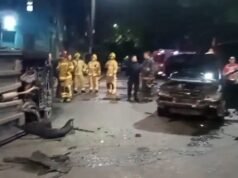 Em Barracas ele errou, caiu e capotou: dois ficaram feridos