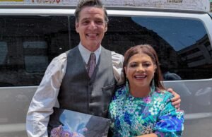 Pedro Pascal surpreendeu Clara Brugada no CDMX no aniversário dela