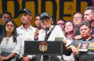 O Centro Democrático pediu ao Procurador-Geral do Congresso que declarasse inconstitucional a decisão da “Paz Total”.