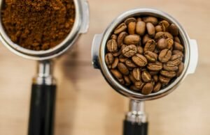 Como torrar grãos de café em casa usando uma torradeira, forno ou torradeira