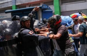 O Fórum Penal informa que um líder jovem foi preso durante a repressão aos protestos em Caracas.