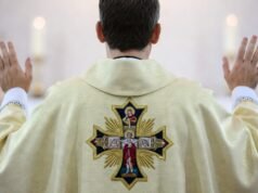 Pressão armada sobre padres rurais: acusações ilegais e motins forçados