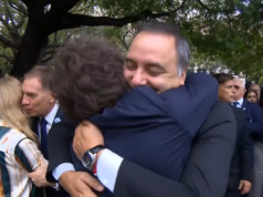 Ações públicas de Milei com Adorni reafirmando o apoio do presidente ao Chefe de Gabinete