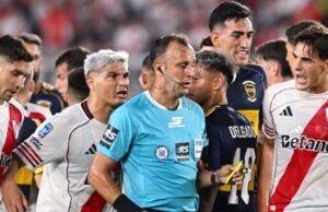 Polêmica no final: por que o árbitro não marcou pênalti de Blanco para Martínez Quarta na vitória do Boca contra o River