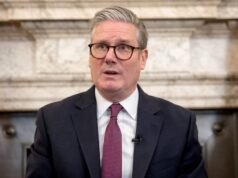 Primeiro-ministro britânico enfrenta votação sobre possível inquérito parlamentar sobre o escândalo de Peter Mandelson