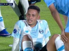 Erick Noriega foi expulso por desarme, mas o VAR anulou o pênalti na derrota do Grêmio na Copa Sul-Americana de 2026.