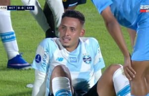 Erick Noriega foi expulso por desarme, mas o VAR anulou o pênalti na derrota do Grêmio na Copa Sul-Americana de 2026.
