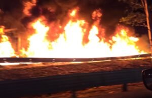 O carro pegou fogo na rodovia México-Querétaro e causou caos no caminho para CDMX