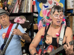 Aterciopelados estreia no Tiny Desk: é o show acústico da banda colombiana no palco popular.