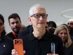 CEO da Apple alerta que está preocupado que as pessoas olhem mais para seus telefones do que para os olhos de outras pessoas