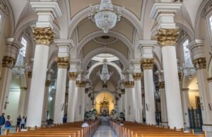 O calendário litúrgico destaca o Sábado Santo como um dia de espera e de simbolismo: são as orações e a missa.