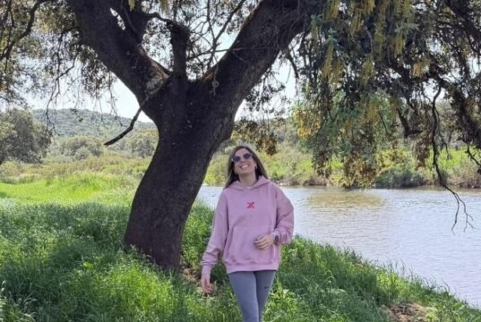 Sheila Manzanares, professora de três alunos de uma escola rural: “A experiência deles pode ser igual ou mais rica que a de uma criança da cidade”