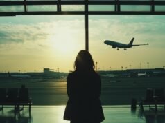 Feriado frustrado: Justiça obriga companhia aérea a indenizar família pelo “sofrimento” causado pelo cancelamento repentino.