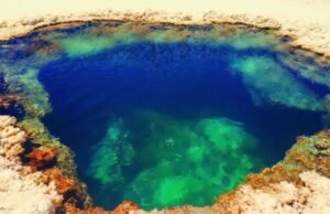 Qual é o maior salar do mundo localizado em Puna e é incrível por sua beleza?
