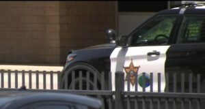 Ele comprou uma E-moto para seu filho de 14 anos e agora enfrenta acusações por roubar um idoso na Califórnia.