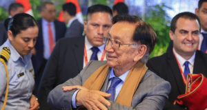 O presidente José María Balcázar votou em Chiclayo e apelou ao povo de Lima para manter a calma diante dos atrasos nas assembleias de voto.