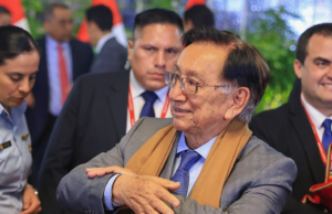 O presidente José María Balcázar votou em Chiclayo e apelou ao povo de Lima para manter a calma diante dos atrasos nas assembleias de voto.