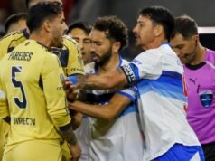 Empurrões e socos: esta é a batalha inicial entre Universidad Católica e Boca Juniors pela Libertadores