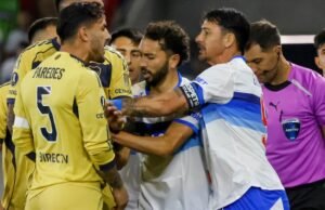 Empurrões e socos: esta é a batalha inicial entre Universidad Católica e Boca Juniors pela Libertadores