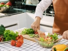 Justiça nega invalidez total de cozinheiro com dores crônicas após cirurgia nas costas: gravidade dos ferimentos foi “insuficiente”.