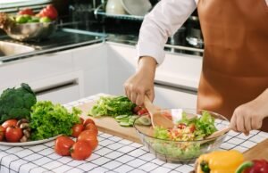 Justiça nega invalidez total de cozinheiro com dores crônicas após cirurgia nas costas: gravidade dos ferimentos foi “insuficiente”.