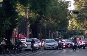 Trânsito, acidentes, bloqueios em CDMX e Edomex hoje, 8 de abril: estacionamento na rua Tlalpan devido à construção de ciclovia