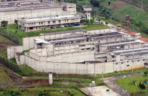 O Inpec realizou uma operação no presídio de Itagüí após a festa de Vallenata com Nelson Velásquez: encontraram álcool, drogas e aparelhos eletrônicos.
