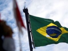 A Justiça brasileira negou-lhe a cidadania espanhola por não passar no teste oficial de língua: estudou dois anos na Universidade Complutense de Madrid.