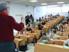 Os esforços para melhorar o sistema educativo são infrutíferos: a inflação está a drenar o investimento e 30% dos professores são temporários.