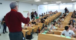 Os esforços para melhorar o sistema educativo são infrutíferos: a inflação está a drenar o investimento e 30% dos professores são temporários.