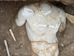 A Grécia devolveu cinco antiguidades que três irmãos guardavam em casa: uma estátua de Hermes e da deusa Atena entre as relíquias.