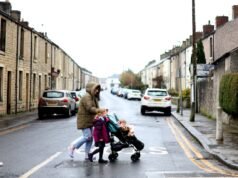 Uma mulher investe 210 mil euros na ampliação da sua casa e a Câmara Municipal obriga-a a demolir por não respeitar a beleza do bairro.