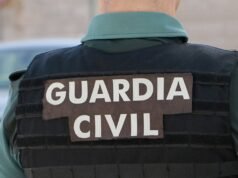 Um homem que se passou pela polícia local e pelos guardas civis para solicitar pornografia infantil através do Instagram foi condenado a 16 meses de prisão.