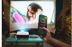 É uma boa ideia ter um projetor em casa: minha experiência com filmes, karaokê e videogame