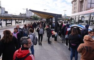 Reunião importante entre governo e empresas de ônibus: crescem as preocupações com os cortes de frequência da AMBA