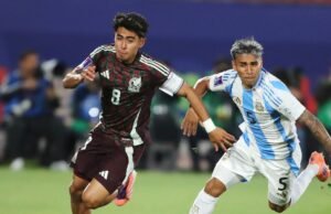 Elías Montiel continua na luta por uma vaga na seleção mexicana para a Copa do Mundo de 2026.