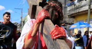 Igreja Católica em Honduras pede “paz desarmada” durante Via Sacra em Tegucigalpa