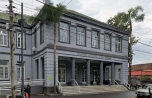 Uma enfermeira acusada de roubar fentanil do Hospital Municipal Vicente López foi invadida.